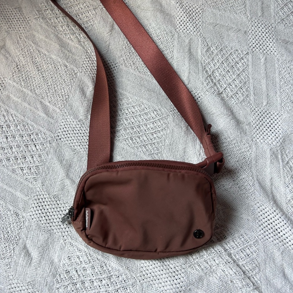 Lululemon Everywhere Belt Bag